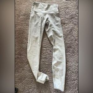 Wunder under size 4 lulu lemon leggings.